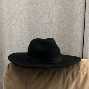 Black Wide-Brim Fedora Hat - Size Medium